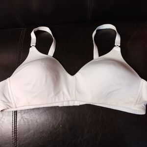 WARNER'S White Bra.  40B